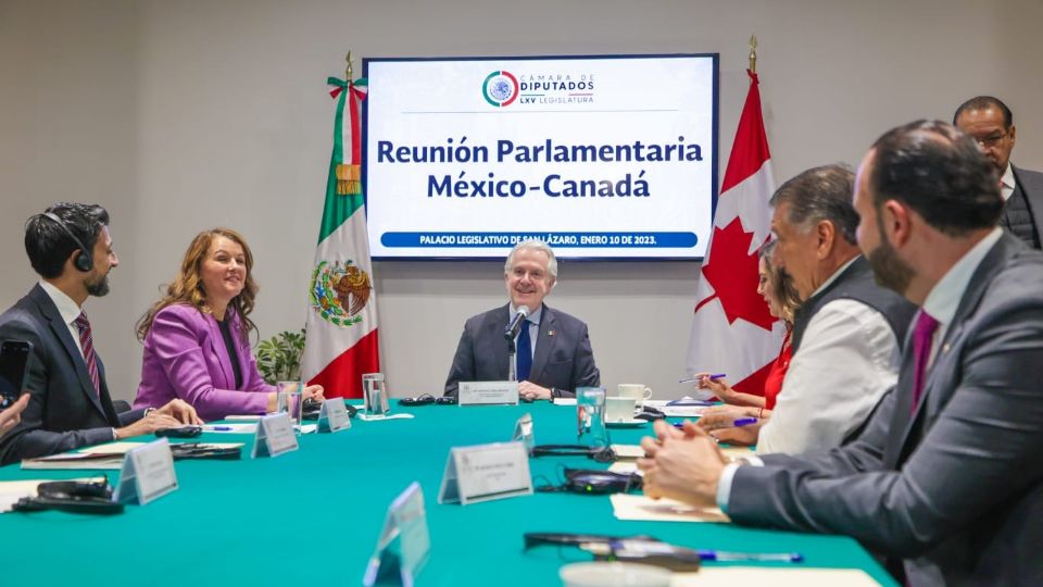 Santiago Creel, presidente de la Mesa Directiva de San Lázaro, con legisladores canadienses.