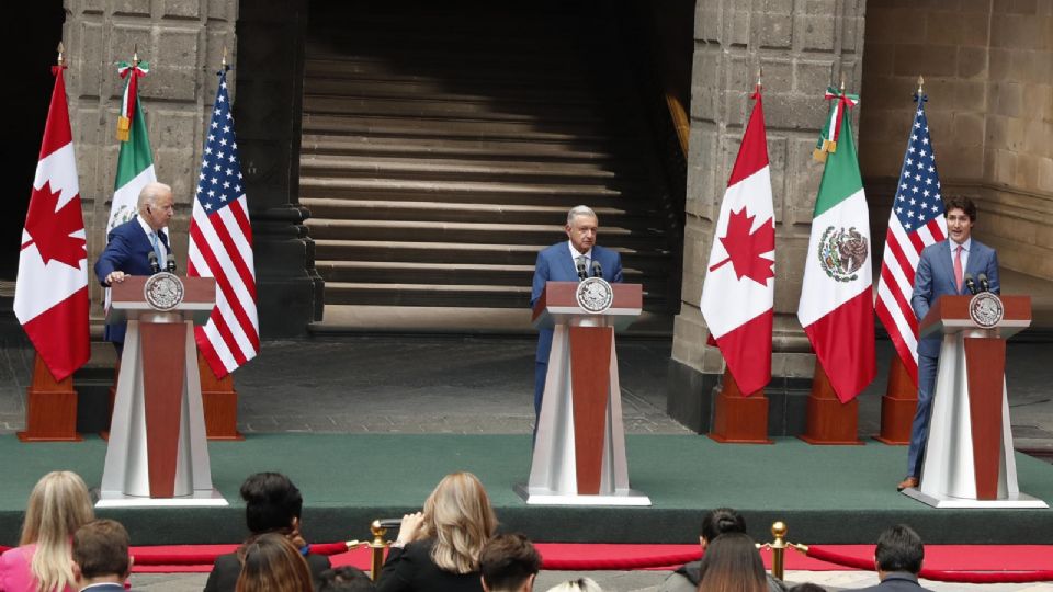 Líderes de México, EU y Canadá sostuvieron una reunión frente a medios de comunicación.