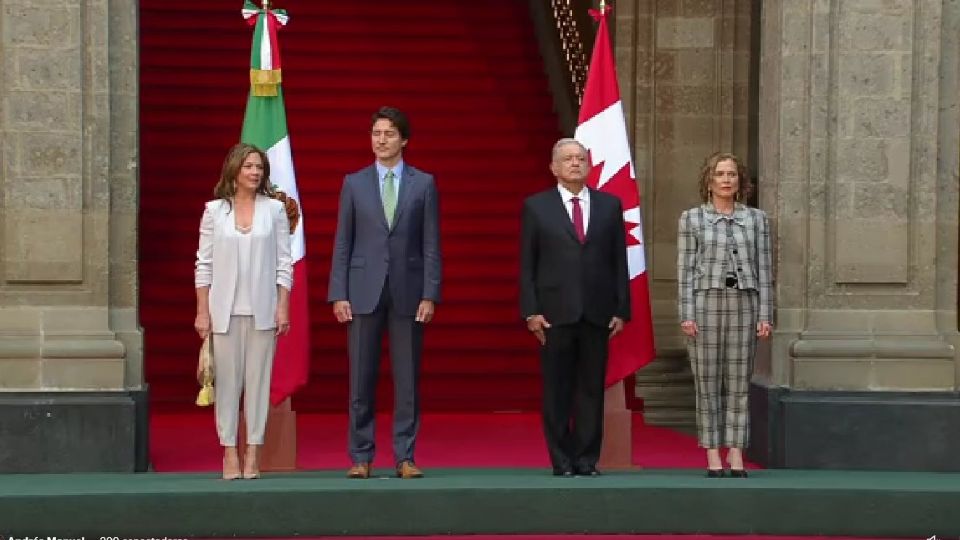 Justin Trudeau, primer ministro de Canadá, junto con su esposa, fue recibido por el presidente López Obrador en Palacio Nacional.