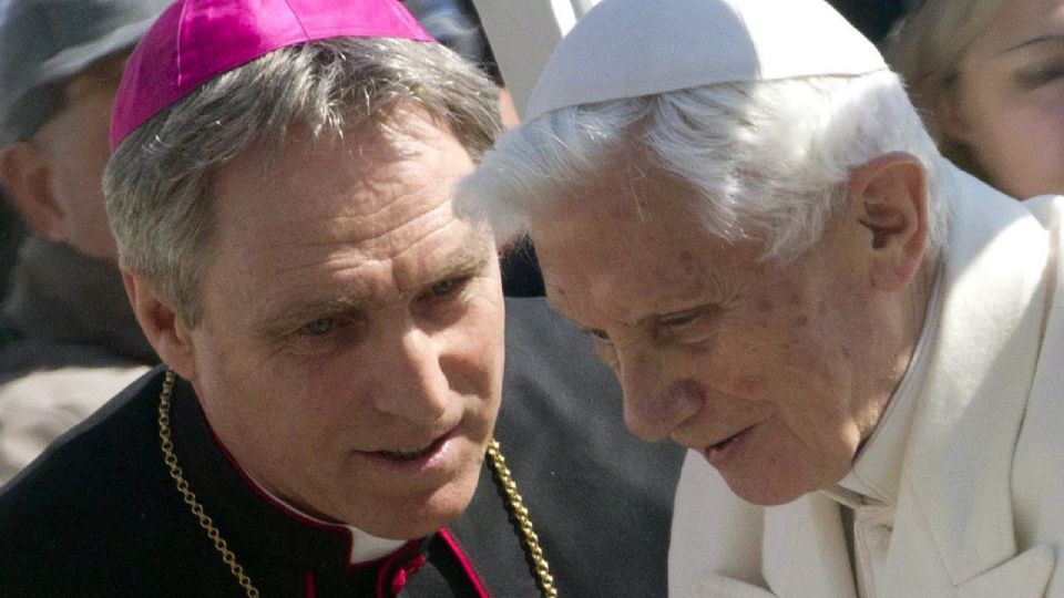 Las memorias del secretario de Benedicto XVI sacuden el Vaticano.
