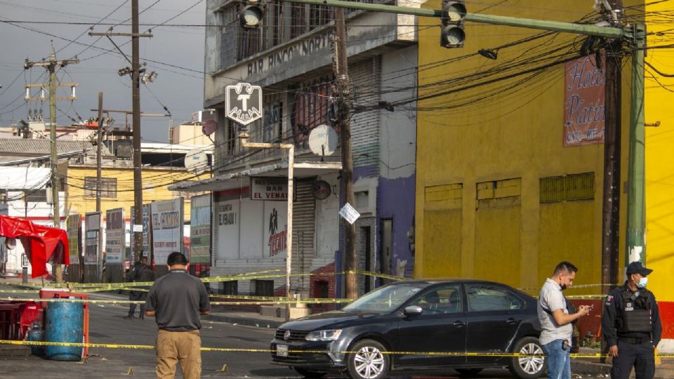 Dan golpiza a ladrón de Aguascalientes; lo cacharon robando afuera de una plaza.