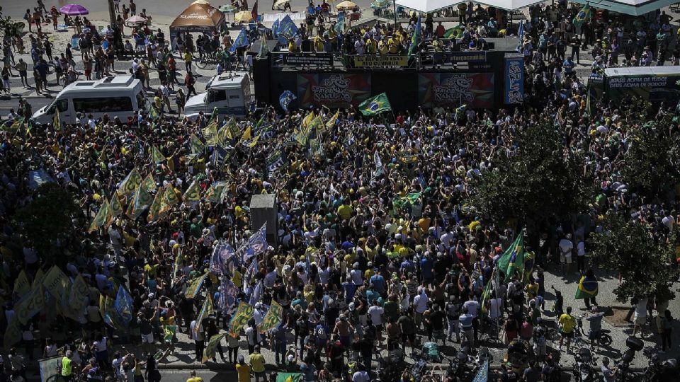 Miles de seguidores de Bolsonaro se reúnen contra Lula da Silva.