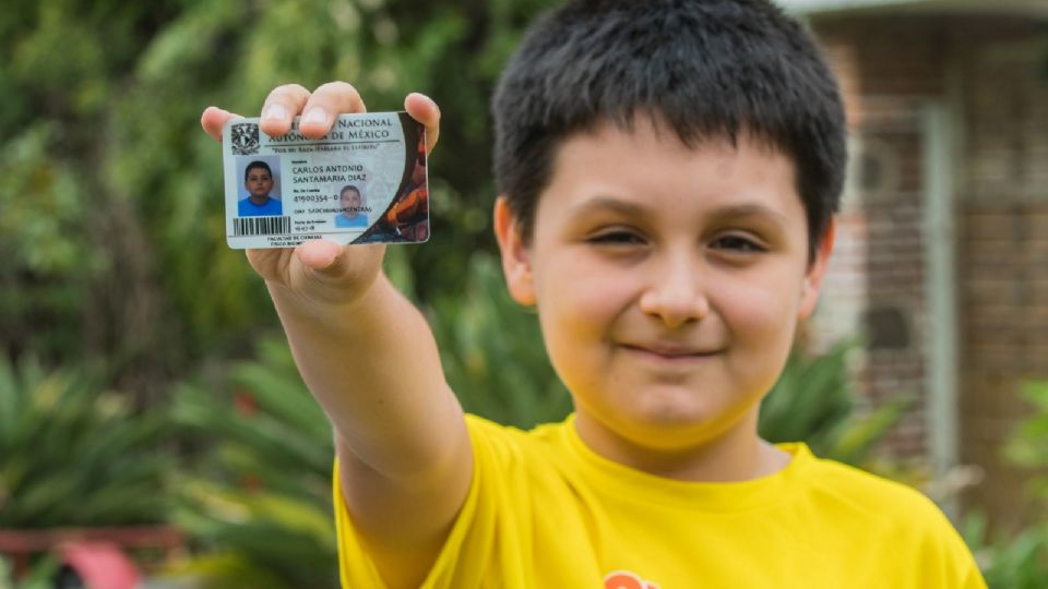 Carlos Antonio Santamaria Díaz fue el primer alumno de 12 años  en ingresar a la licenciatura de Física Biomédica en la UNAM.