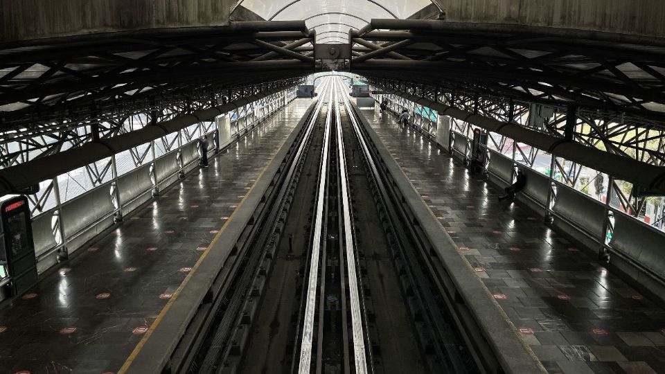 Una mujer fue detenida por lanzar un objeto a las vías del metro.