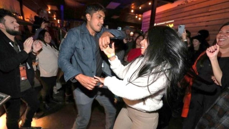 Tenoch Huerta y Yalitza Aparicio bailando las prohibidas en el Festival Sundance