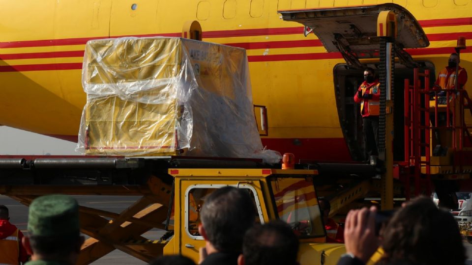 Arribo del avión de la empresa DHL.