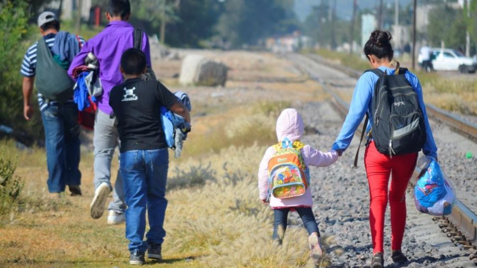 Migrantes retornando a México