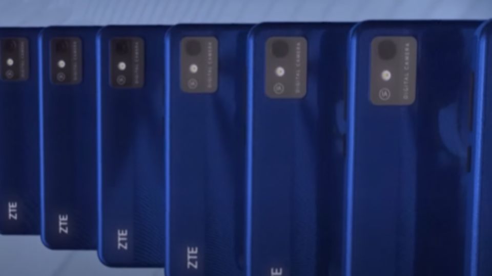 El celular cuenta con 32 GB de memoria interna.