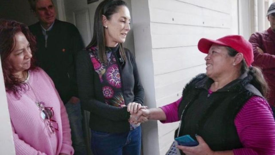 Claudia Sheinbaum Pardo visitó a vecinos de la unidad habitacional de Avenida México 101, en la Alcaldía Iztacalco.