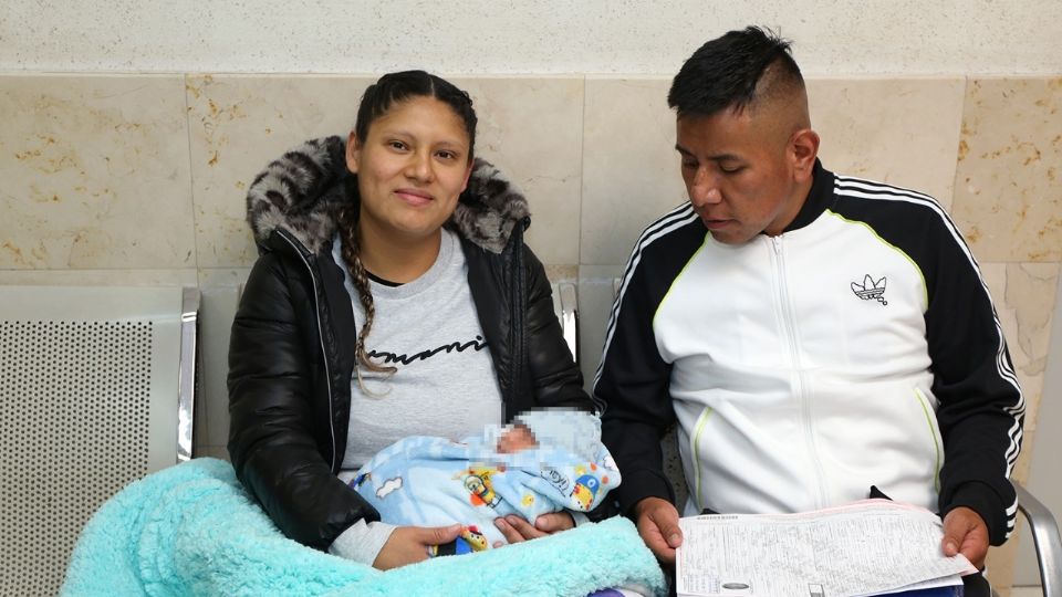 Su nacimiento fue doble festejo, afirmaron su padre y su madre, quienes agradecieron la atención recibida en Issste