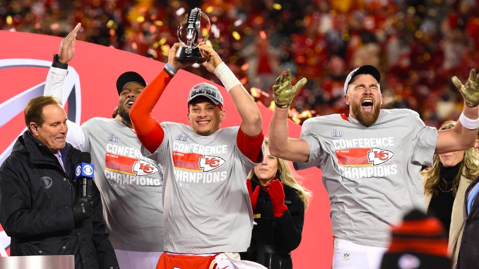 En 2014, el estadio de los Kansas City Chiefs establecieron el récord mundial de ruido de público más alto con 142 decibeles.