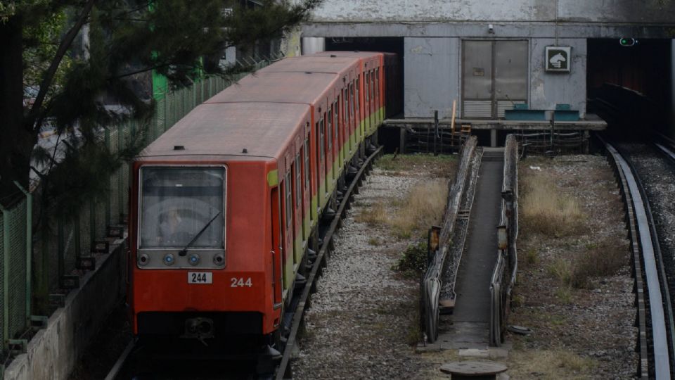 Conductor del tren que chocó sigue en el hospital.