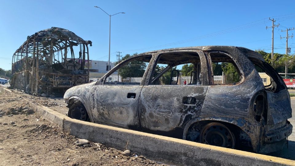 Así quedaron los autos en Culiacán tras la detención de Ovidio Guzmán.