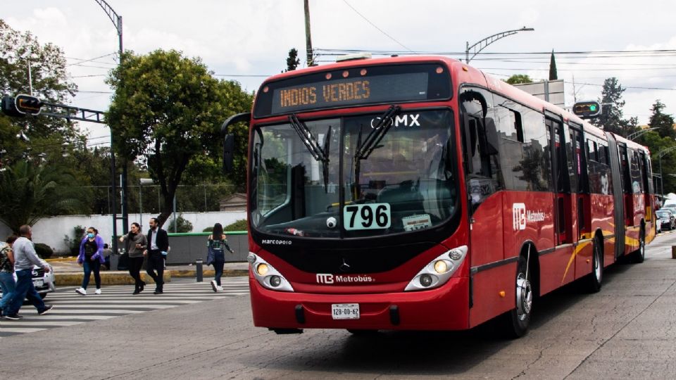 El conductor de la L1 del Metrobús realizó un frenado de emergencia.