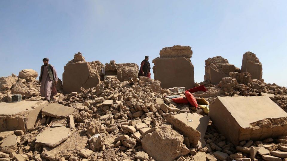 Nuevo sismo afecta a Afganistán tras el gran movimiento del domingo que ha dejado más de 2 mil muertos.