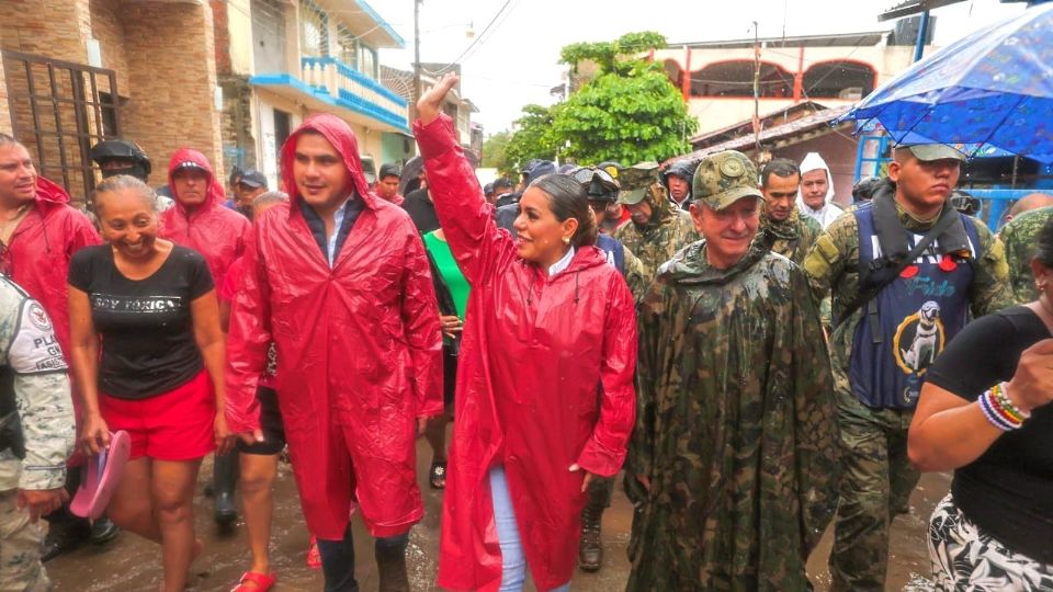 Se dará prioridad al restablecimiento de la conectividad carretera, anuncia la gobernadora de Guerrero.
