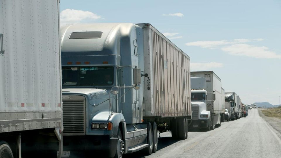 Las revisiones de camiones en la frontera con Texas afecta el comercio México-EU.