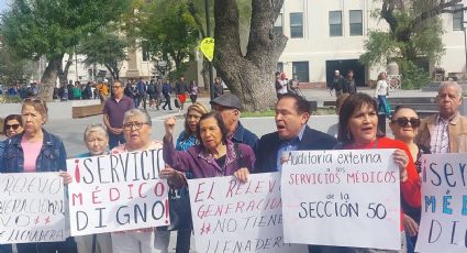 Protestan sindicalizados de la Sección 50 por servicios médicos