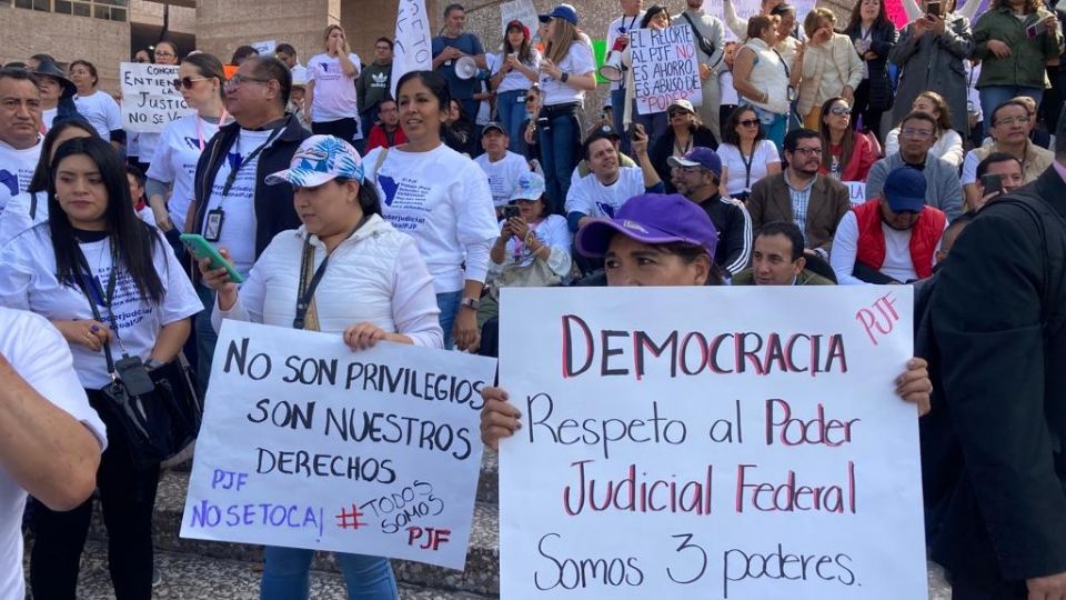 Trabajadores del Poder Judicial se manifiestan en defensa de los fideicomisos.