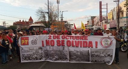 Marchan en Monterrey para conmemorar el aniversario de los hechos ocurridos en Tlatelolco