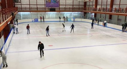 ¿Cuánto cuesta la entrada a la Pista de Hielo Fundidora y cuáles son los horarios para patinar en octubre?