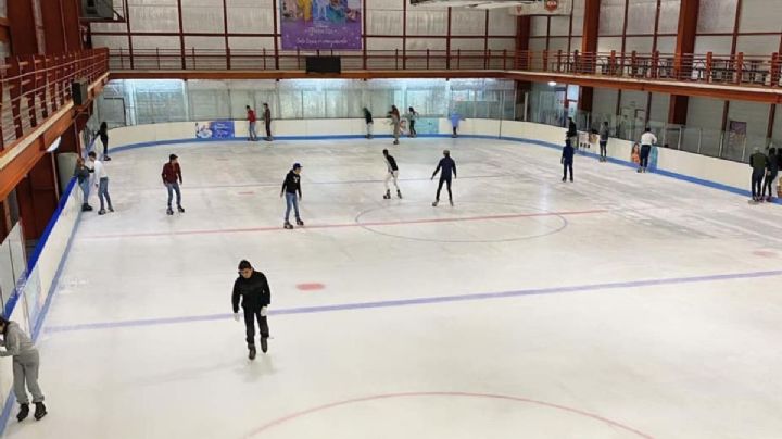 ¿Cuánto cuesta la entrada a la Pista de Hielo Fundidora y cuáles son los horarios para patinar en octubre?