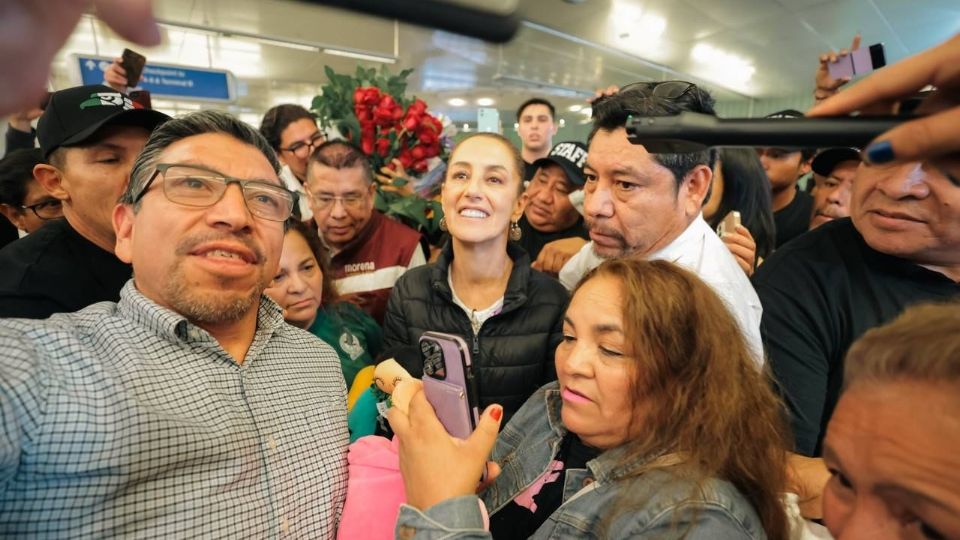 Claudia Sheinbaum llega a la ciudad de Los Ángeles para reunirse con la militancia mexicana de Morena.