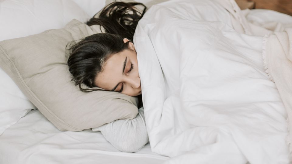 ¿Duermes menos de 5 horas? Expertos aseguran que puede traer problemas de depresión.