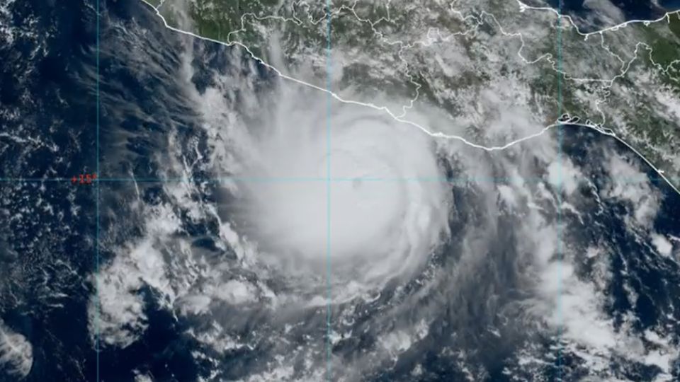 Huracán 'Otis' se convierte en categoría 2.