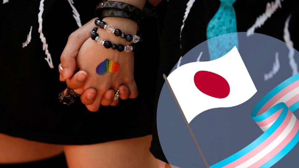 Mujeres se toman de la mano durante el desfile del Orgullo Arcoíris de Tokio que celebra a la comunidad LGBTQ+, en Tokio, Japón.