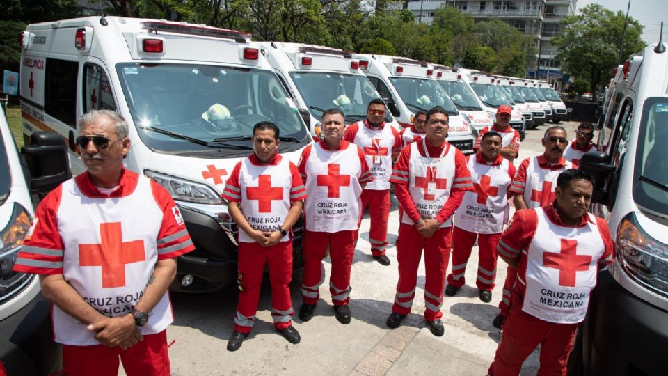 Ceremonia de entrega de nuevas ambulancias para la Cruz Roja Mexicana.