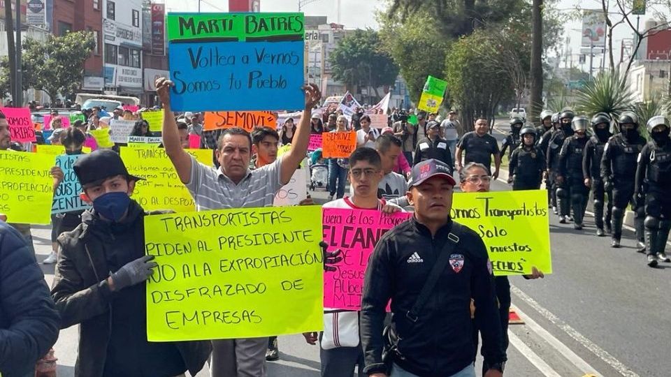 Transportistas protestan en diferentes puntos de la CDMX.