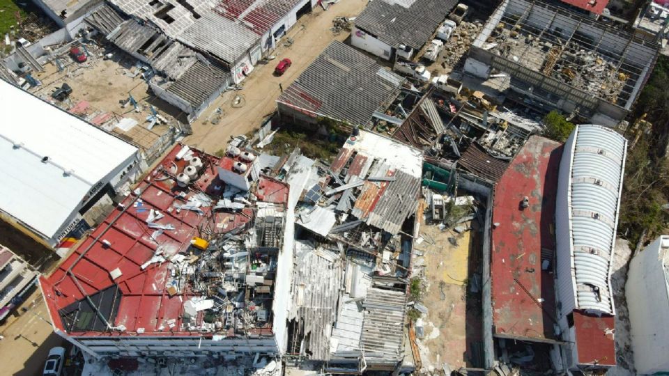 Habitantes de Acapulco tratan de retomar sus actividades tras vivir para dos al borde la incertidumbre.