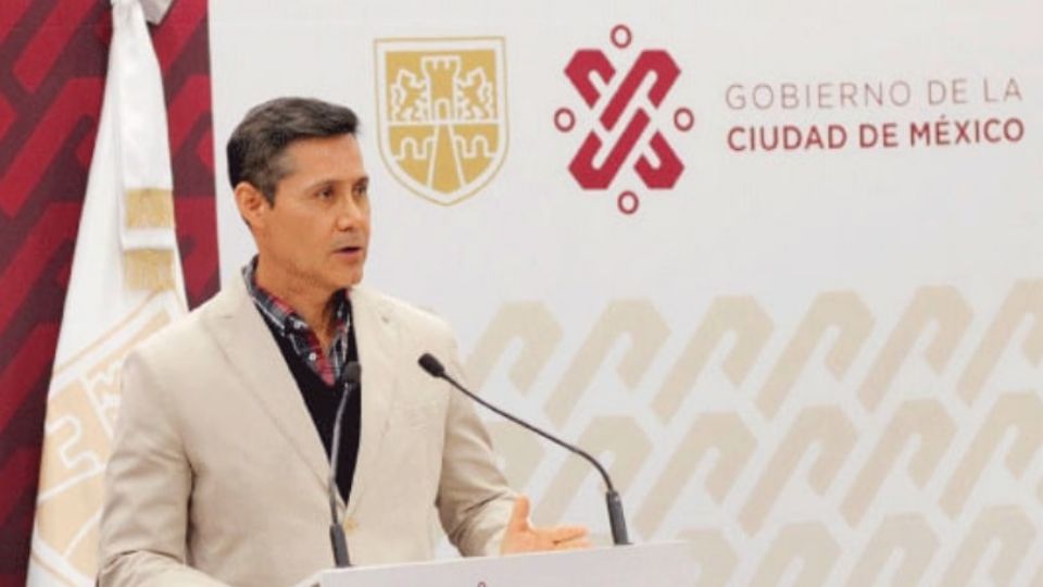 Carlos Ulloa, secretario de Desarrollo Urbano y Vivienda en la Ciudad de México, habló de la regulación de los espectaculares en las azoteas.
