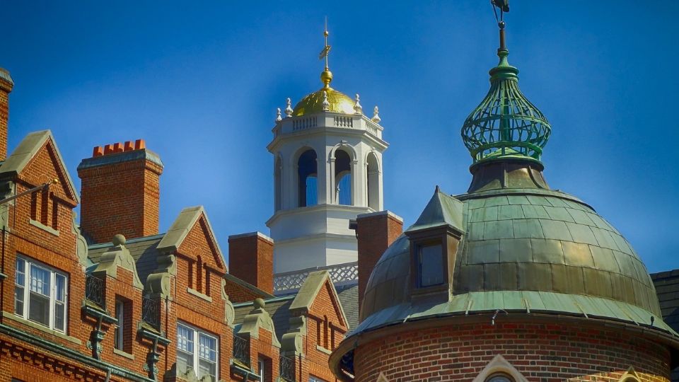 Harvard ofrece más de 100 cursos gratuitos y así puedes acceder a ellos.