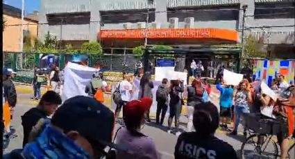 Protestan débiles visuales frente a oficinas del STC Metro