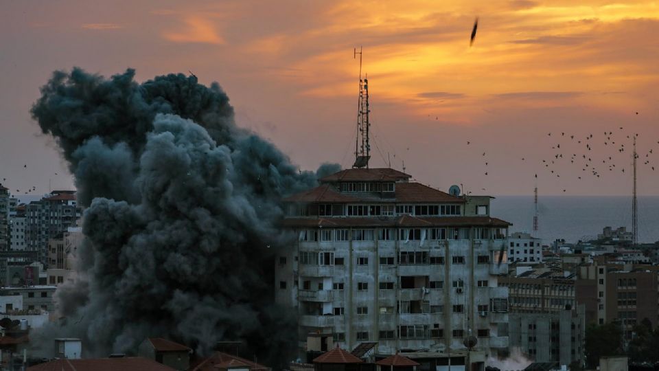 Durante el primer ataque Hamás declaró que lanzó 5 mil cohetes en un primer ataque, mientras que Israel disparó 2 mil 500.

