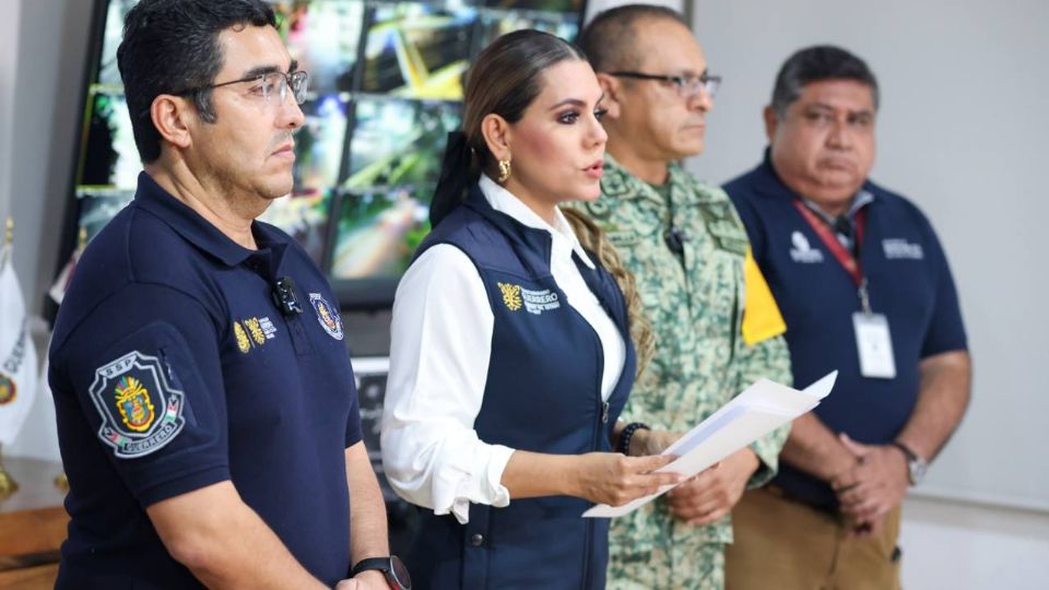 Autoridades y fuerzas armadas en coordinación para atender impacto de lluvias por Tormenta Tropical en Guerrero.