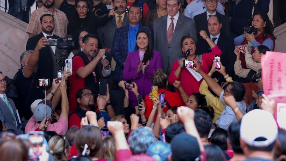 Tere Jiménez acordó con los docentes establecer una mesa de diálogo a nivel local.