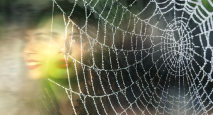 Qué es el 'Spider webbing' y cómo puede afectar tus relaciones de pareja
