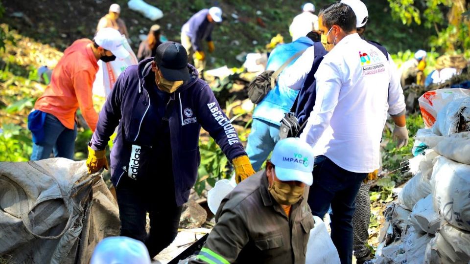 En la alcaldía Álvaro Obregón sigue la limpieza de barrancas.