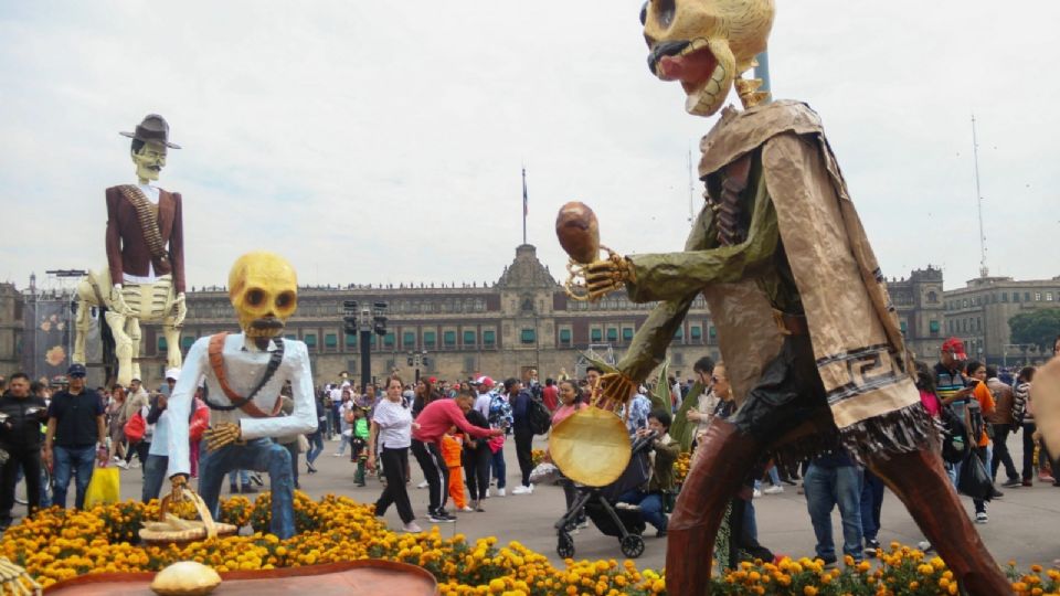 Ofrenda del Día de Muertos en el Zócalo de la CDMX.