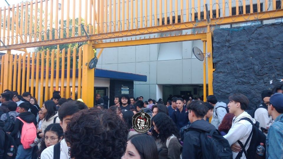 Los inconformes exigen la inmediata salida y expulsión de directivos del plantel.