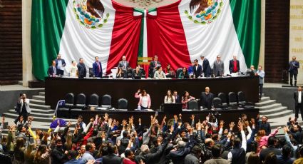 En San Lázaro, panistas pasean a 'Súper Xóchitl'; morenistas cantan mañanitas a AMLO