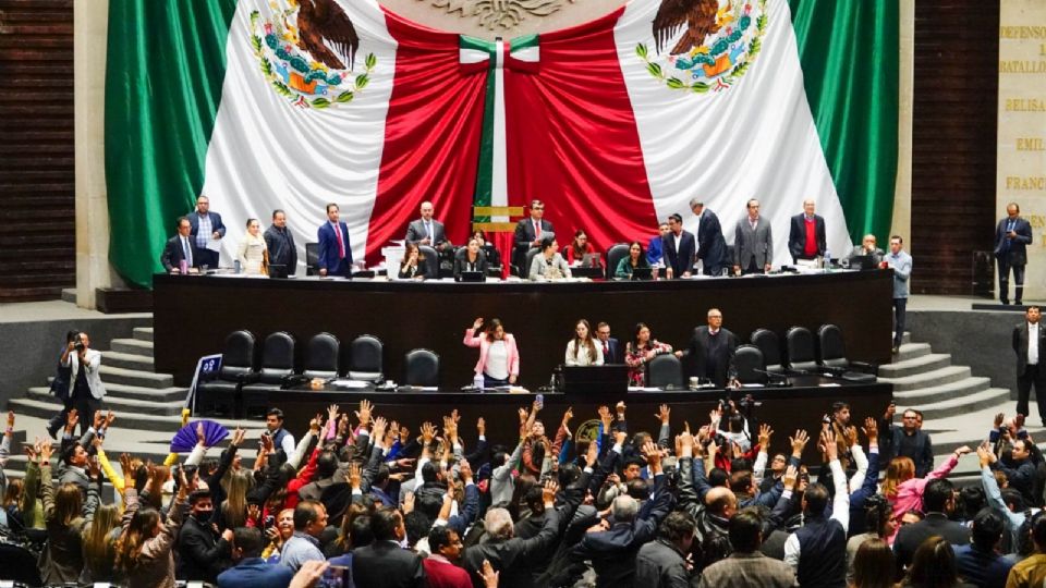 Al cierre de la discusión del Presupuesto, bloques en San Lázaro aprovechan para hacerles campaña a sus coordinadoras.