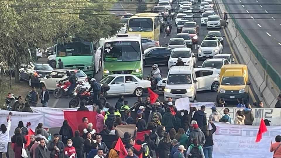 Trabajadores del Colegio de Bachilleres protestaron con cierres de vías, pero las retiraron conforme a lo programado.