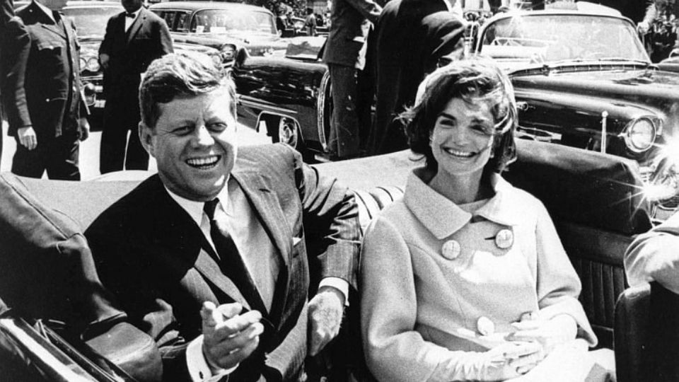 Fotografía del 3 de mayo de 1961 muestra al presidente de los Estados Unidos John F. Kennedy (i) y a la primera dama Jacqueline Kennedy (d).