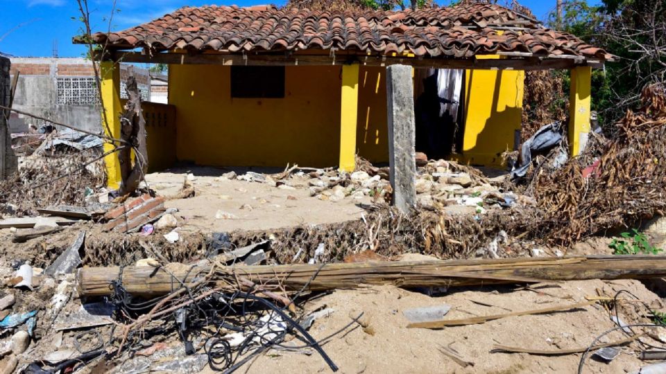 Decenas de casas del poblado de San Isidro a las afueras del municipio de Acapulco fueron destruidas.