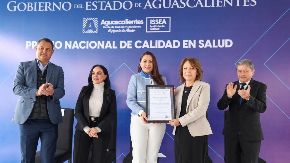 Agradece Tere Jiménez la capacidad y dedicación del personal del Laboratorio Estatal de Salud Pública.