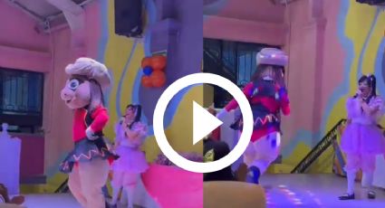 Botarga cae aparatosamente en fiesta infantil y usuarios reaccionan
